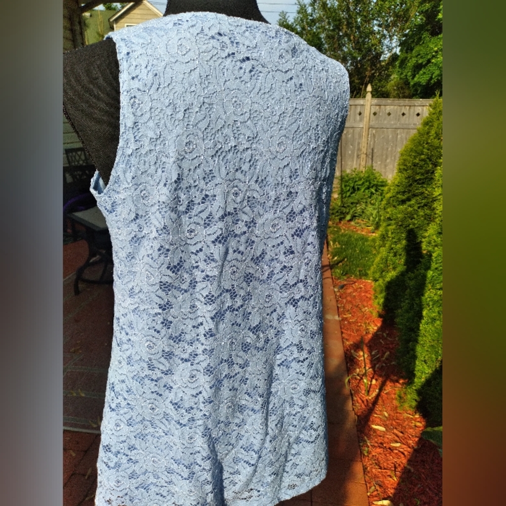 Ellen Tracy MEDIUM  Company V-neck Lace HiLo Stretch Top - Lavendar - Picture 9 of 13